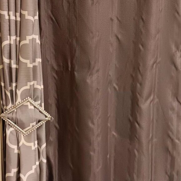 7 pc Gray Shower Curtain Set, Rings,  Magnetic Liner 2 rugs set - Picture 7 of 14